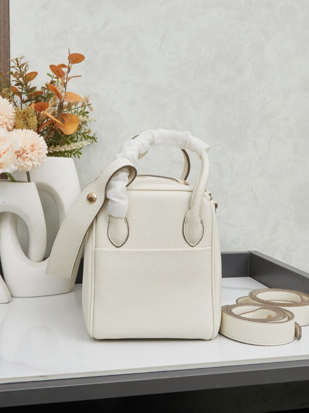 Classic Hermes Bags: A Stylish and Versatile Choice for Elegance - Picture 3 of 6